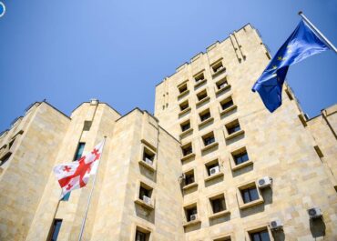 პროკურატურამ თავდაცვის სამინისტროს კუთვნილი დიდი ოდენობით თანხის გაფლანგვის და გაფლანგვაში დახმარების ფაქტზე სამ პირს ბრალდება წარუდგინა
