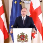 გამონაკლისის სახით, 2026-2027 სასწავლო წელს, პირველ კლასში რეგისტრაციას ის ბავშვებიც შეძლებენ, რომელთაც 6 წელი 31 დეკემბრის ჩათვლით შეუსრულდებათ