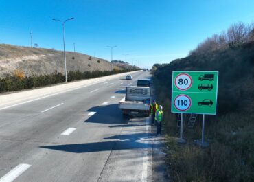 სამინისტრო – ქვეყნის მასშტაბით ავტომაგისტრალებზე დამონტაჟდა ახალი საგზაო ნიშნები