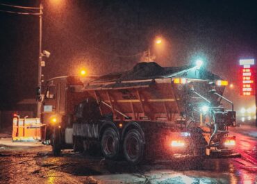 თბილისის მერია – თბილისის ქუჩებში, ასევე, შემოერთებულ ტერიტორიებზე გზები თოვლისგან იწმინდება და ტექნიკური მარილი იყრება