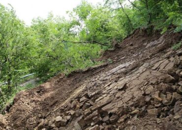 ტყიბული-ქუთაისის ცენტრალური ავტომაგისტრალი დაზიანდა, რის გამოც ავტოსატრანსპორტო მოძრაობა შეზღუდულია