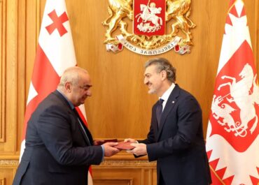 მიხეილ ყაველაშვილმა გარემოს ეროვნული სააგენტოს გეოლოგიის დეპარტამენტის უფროსი, მერაბ გაფრინდაშვილი ღირსების მედლით დააჯილდოვა