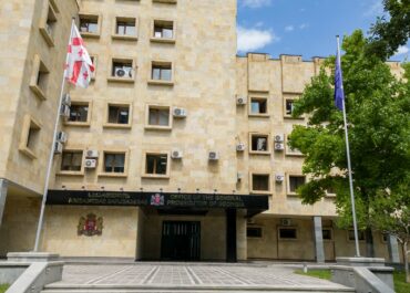 პროკურატურამ ბინათმშენებლობის მონაწილეთა კუთვნილი თანხების მართლსაწინააღმდეგოდ მითვისების, მოქალაქეთა თანხების მოტყუებით დაუფლების და დაყადაღებული ქონების გაფლანგვის ფაქტებზე ორ პირს ბრალდება წარუდგინა